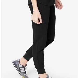 FIGS Scrub Set Black: Casma Top & Zamora Bottom